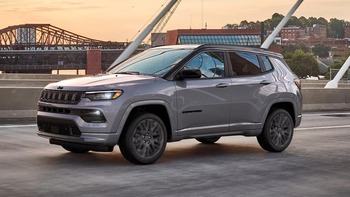 Marsh Motors Crysler Grey Jeep_m