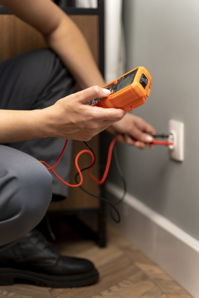 service-maintenance-worker-repairing